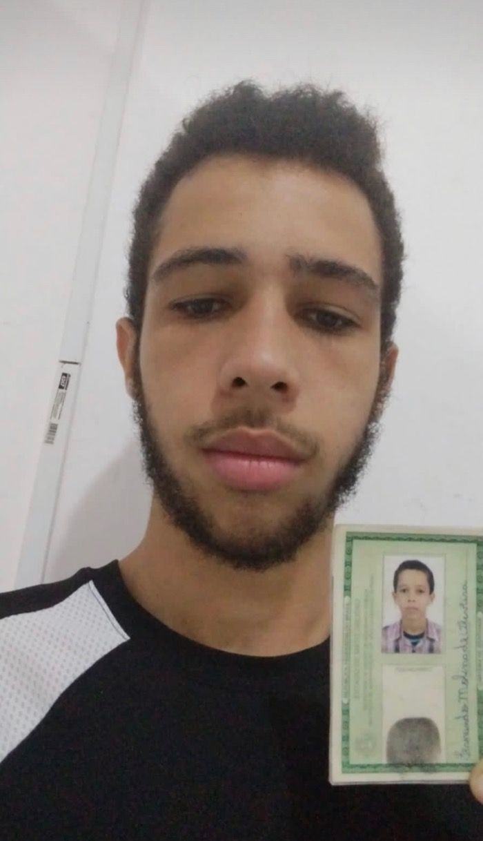 Menino de 17 anos Foragido pela polícia é encontrado em BaladaGay