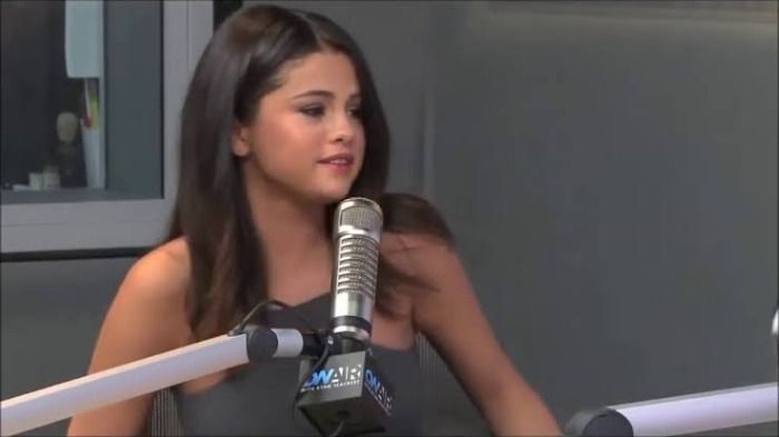 Cantora Selena Gomez solta informação um pouco inusitada durante entrevista