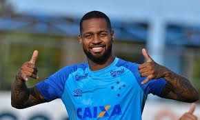 Bahia busca novo zagueiro e avalia Dedé, ex-Cruzeiro
