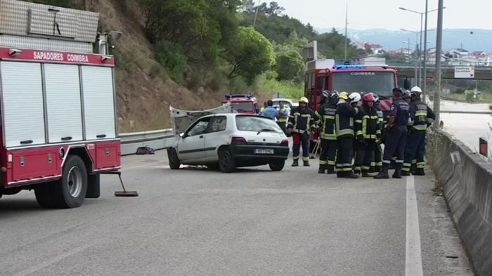 Acidente no IC2 em Coimbra faz dois feridos graves