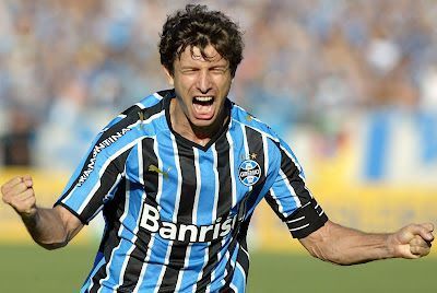 Grêmio acerta com Tcheco para série B