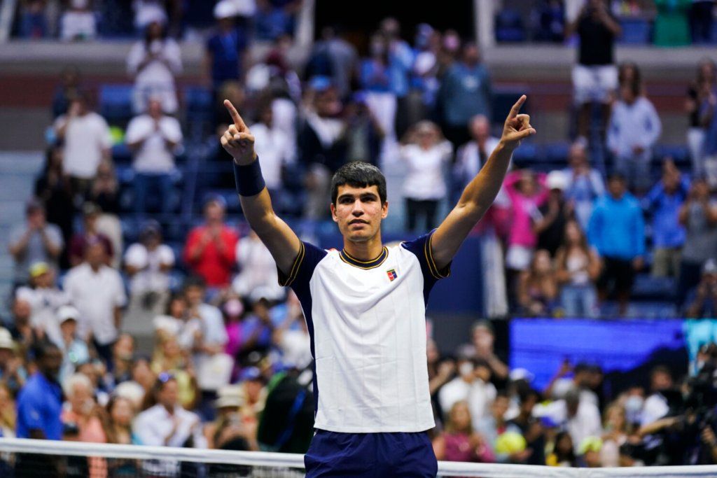 Carlos Alcaraz tornou-se o mais jovem de sempre a atingir os 1/4 de final de um Grand Slam