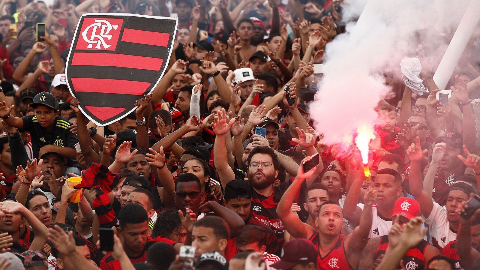 Jovem afirma amar mais o Flamengo do que a própria família:
