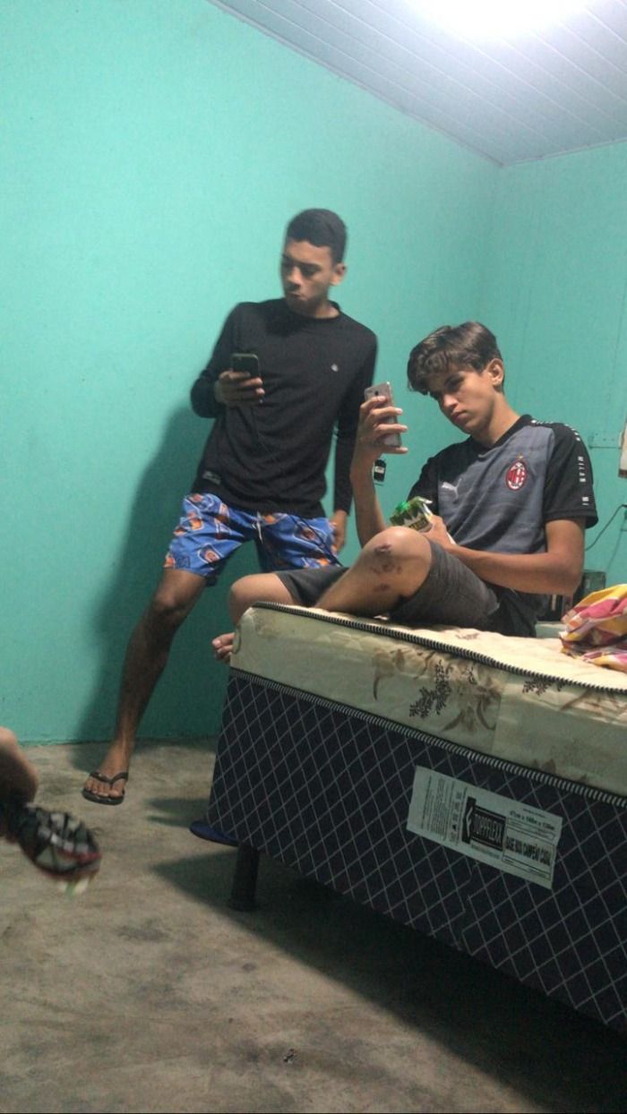 Rair Andrade faz sexo anal com os amigos na ilha