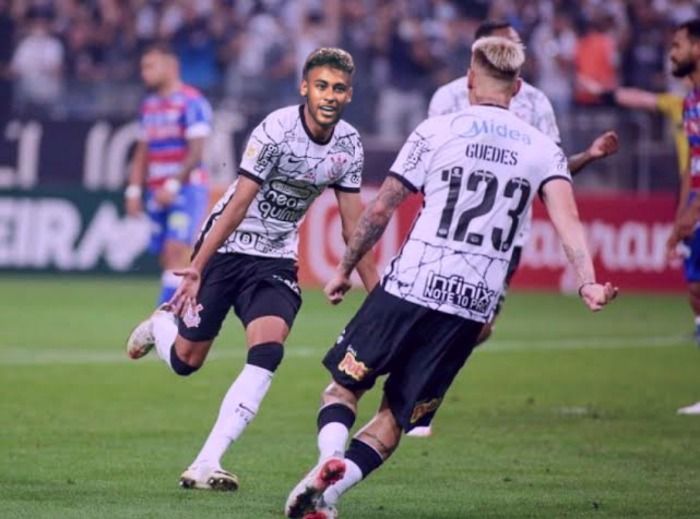 Neymar faz sua primeira estreia no Corinthians com gol!